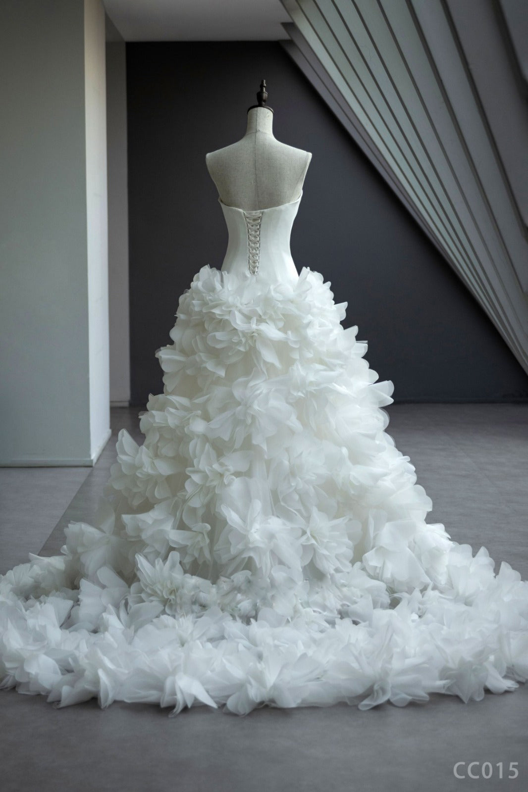 Bella 1115 - Bella Luna Gowns