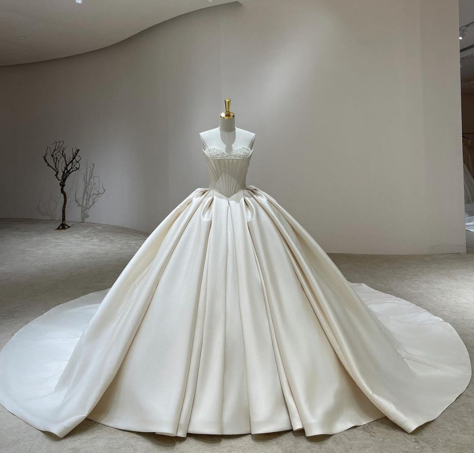 DL1107 - Bella Luna Gowns