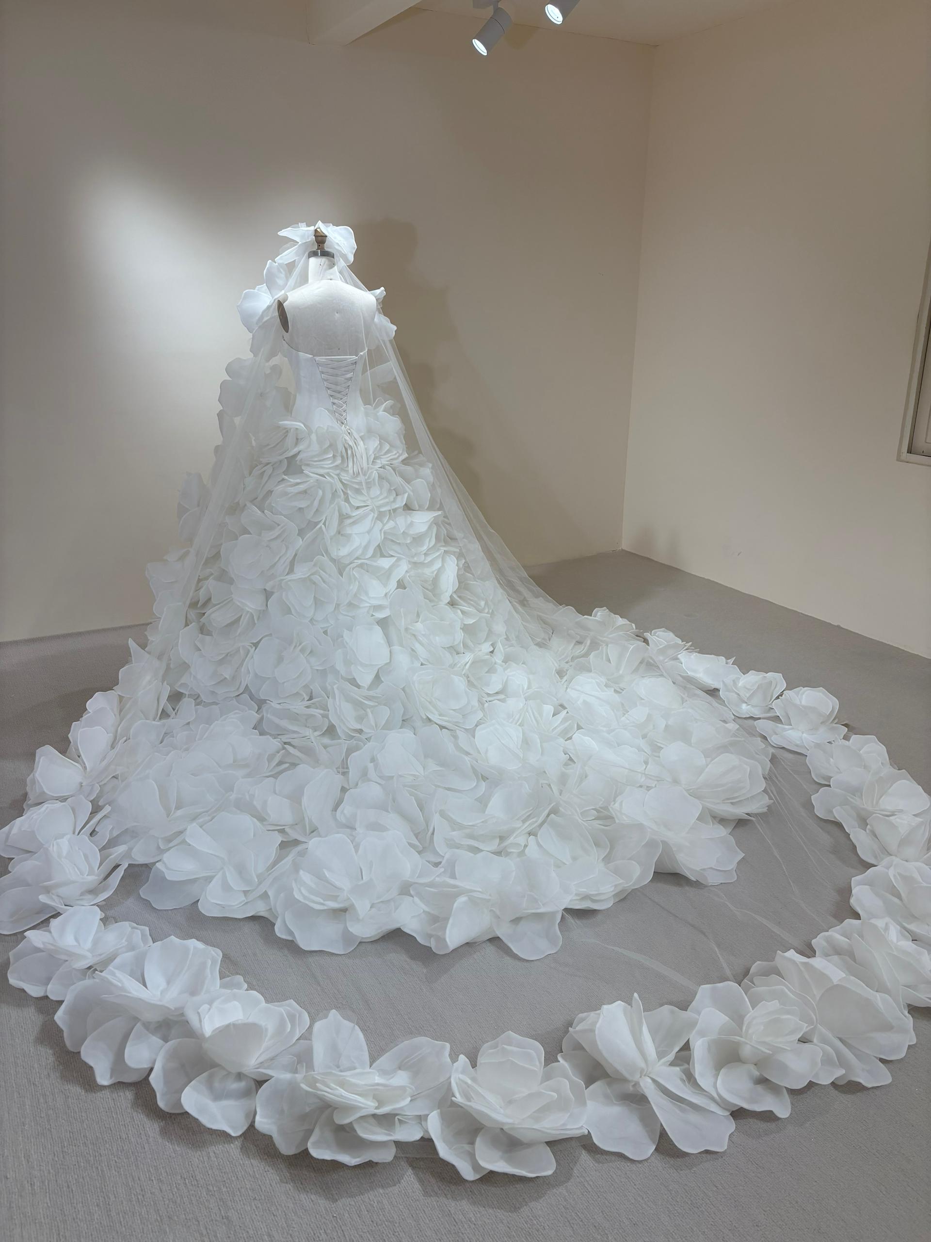 Fleur Royale wedding veil with uniform handmade 3D flowers along the border