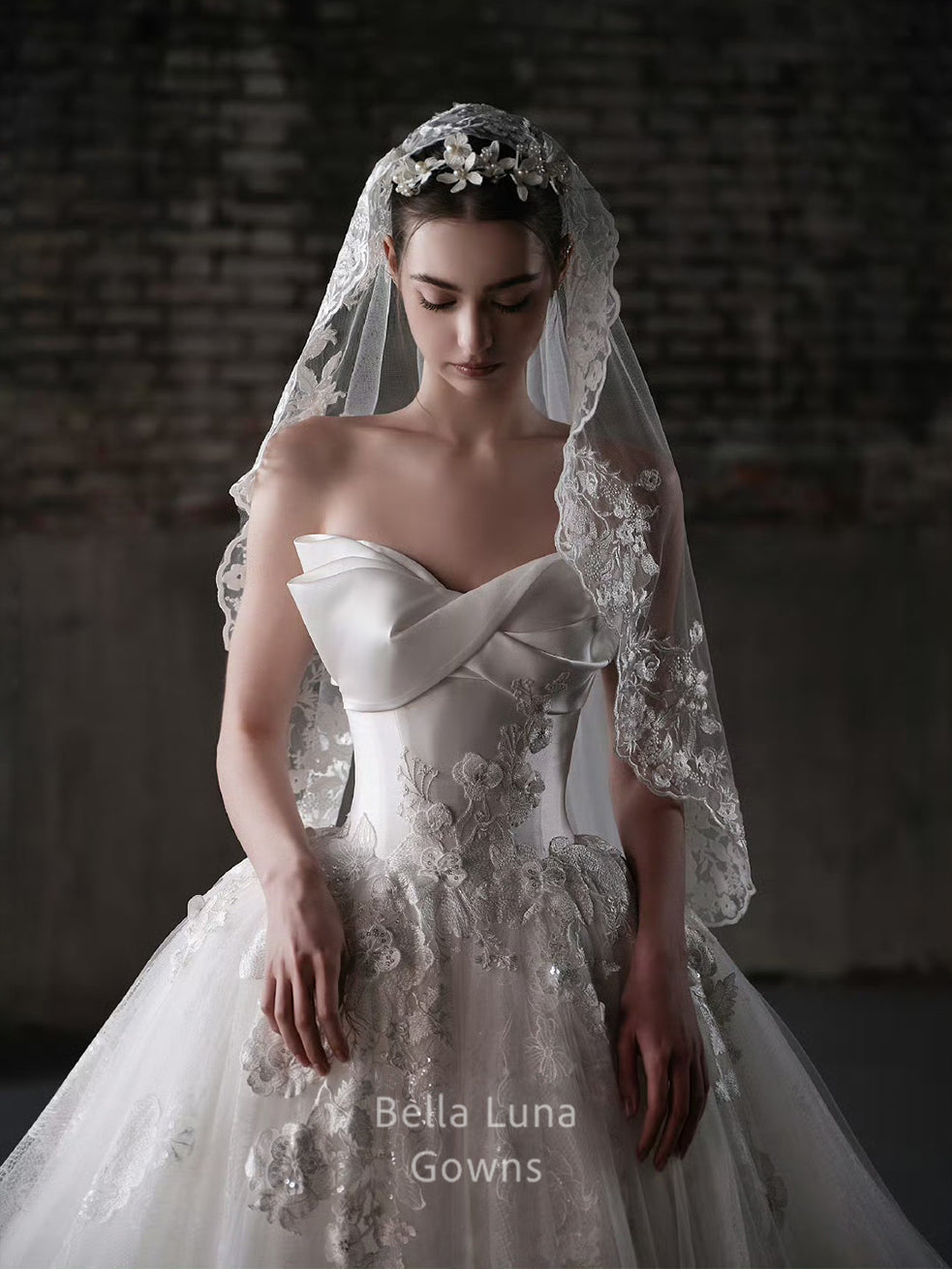 WS1080 - Bella Luna Gowns