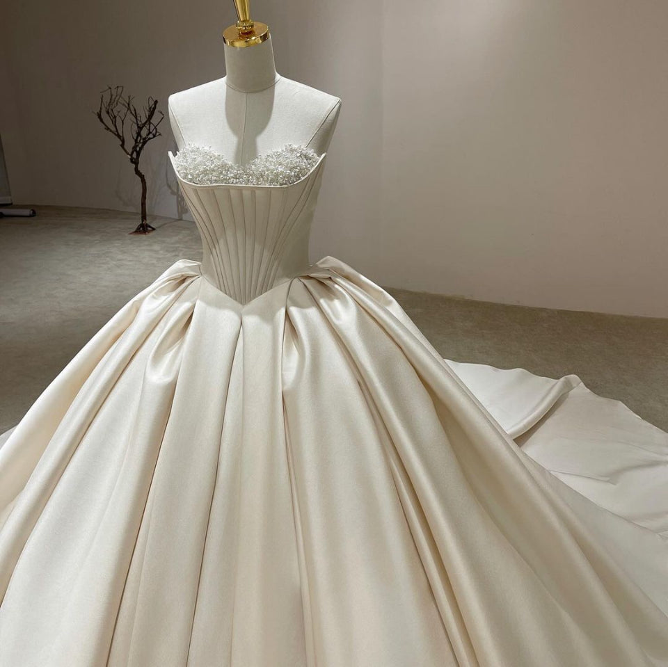 DL1107 - Bella Luna Gowns