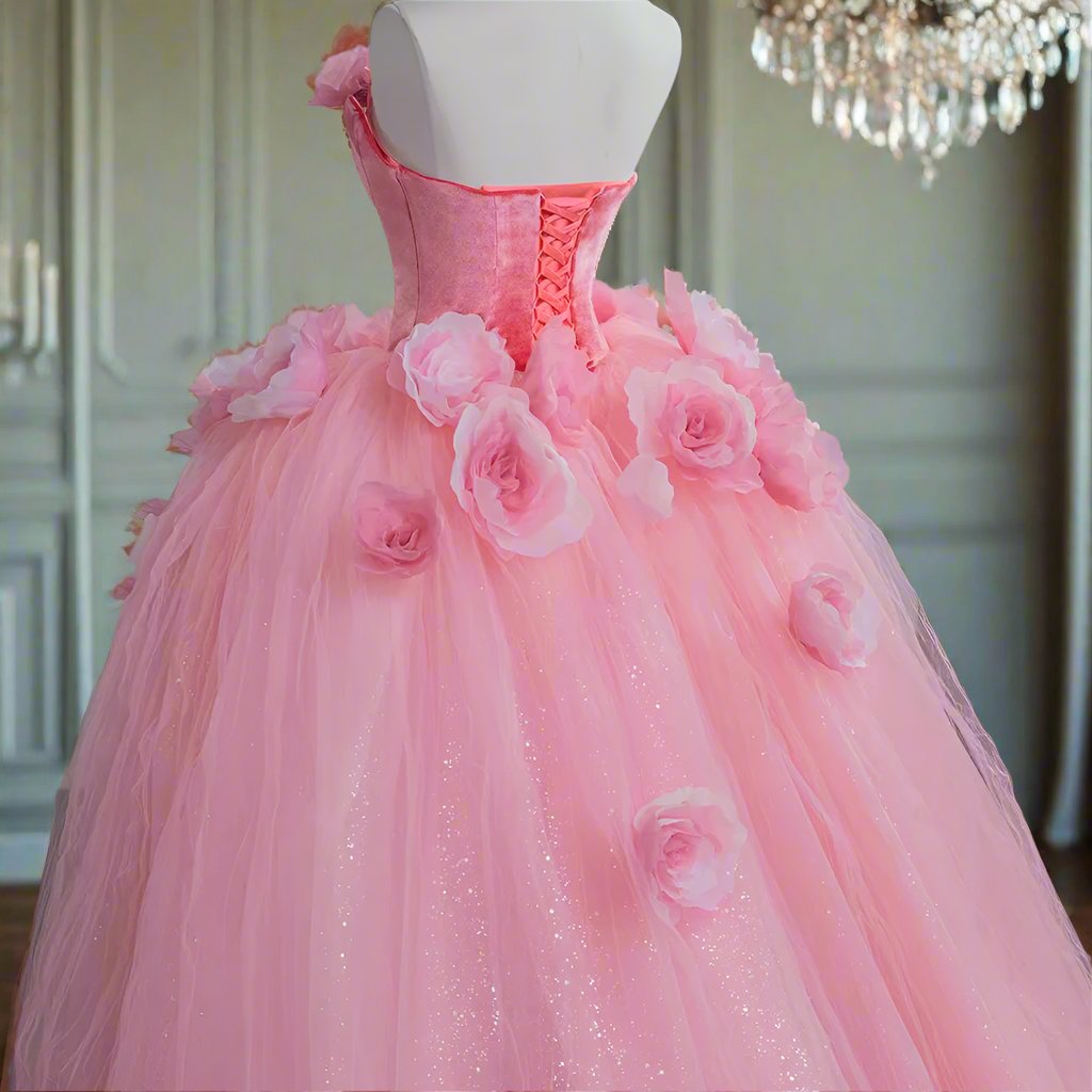 GA2012 - Bella Luna Gowns