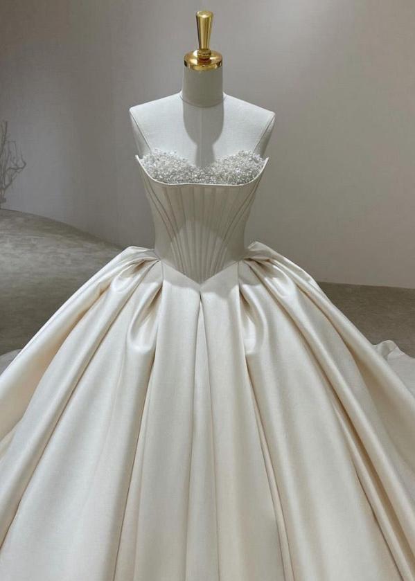 DL1107 - Bella Luna Gowns