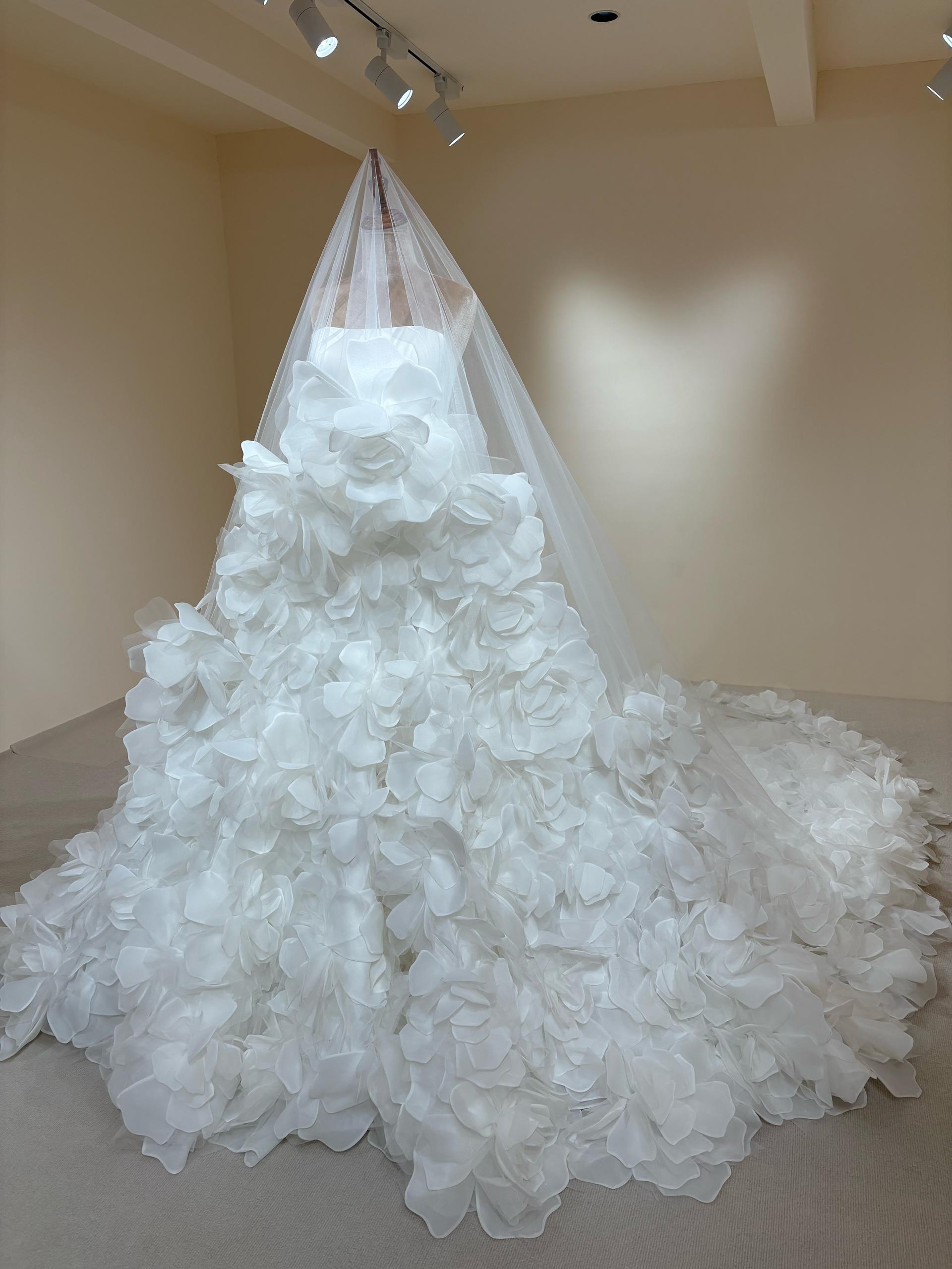 Fleur Royale wedding veil with uniform handmade 3D flowers along the border