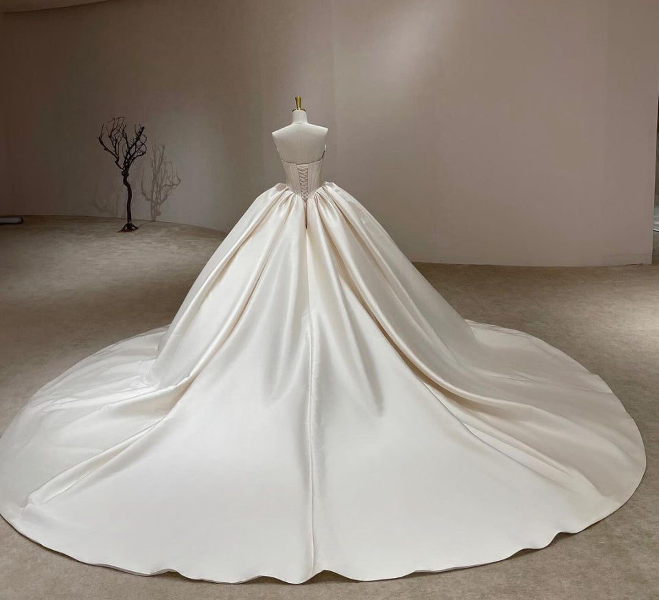 DL1107 - Bella Luna Gowns