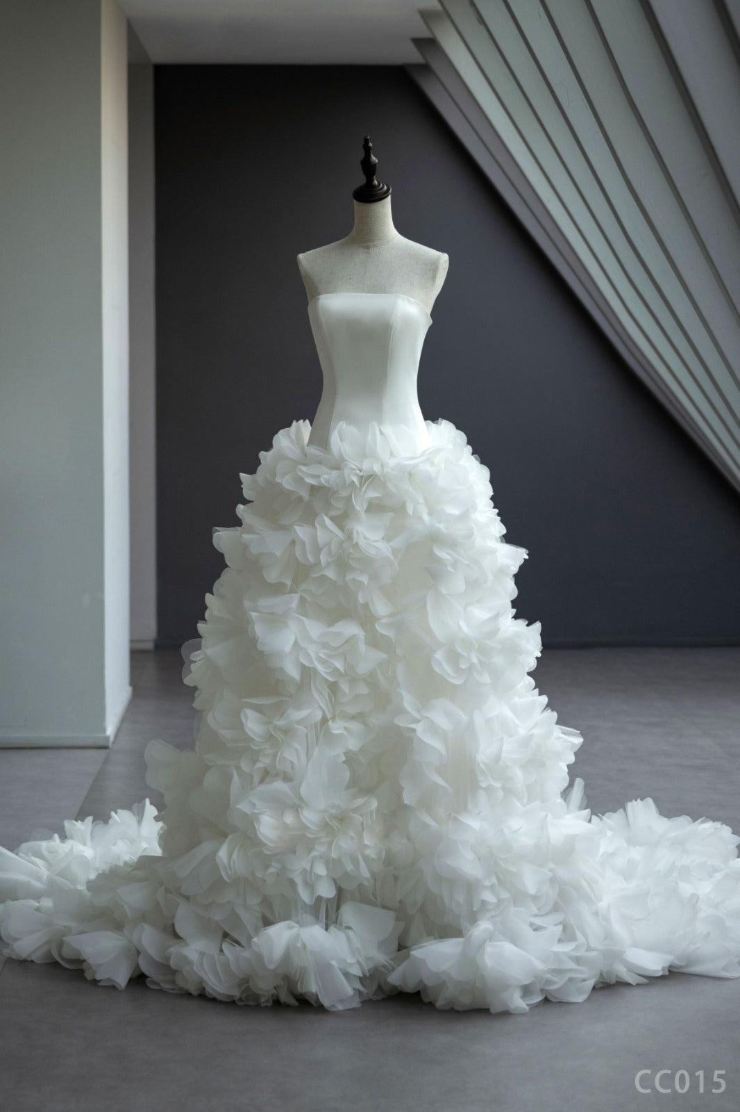 Bella 1115 - Bella Luna Gowns