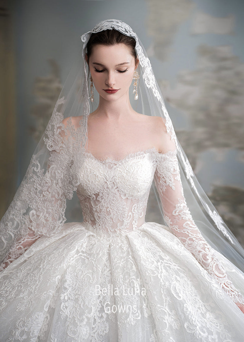 VIPCS33 - Bella Luna Gowns