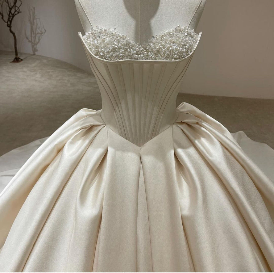 DL1107 - Bella Luna Gowns