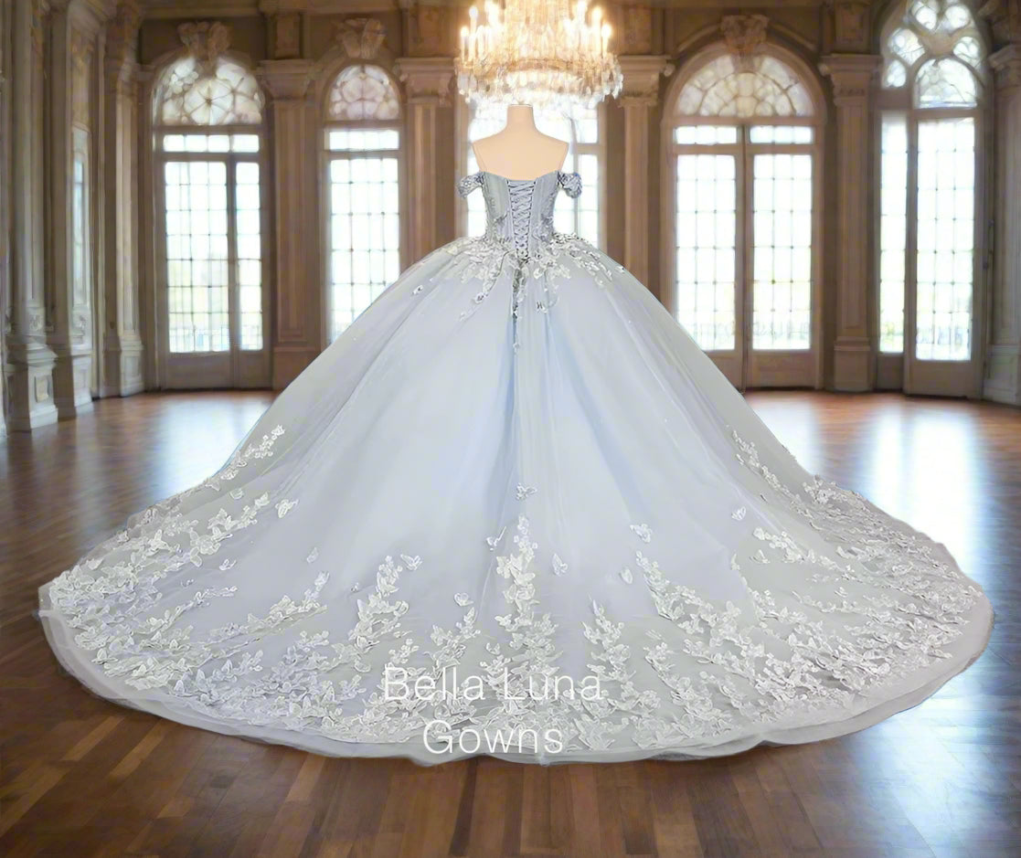 PR015 - Bella Luna Gowns