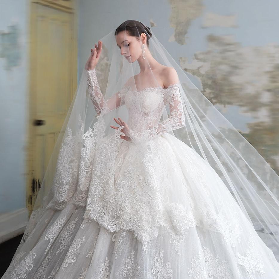 VIPCS33 - Bella Luna Gowns