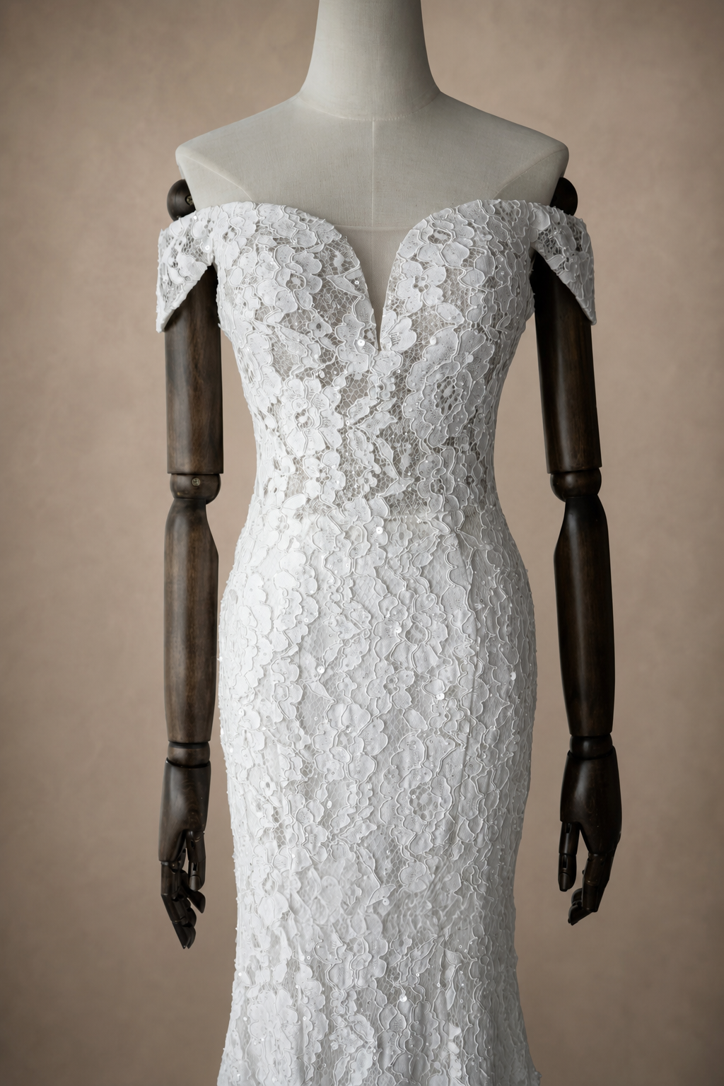Sienna plunging sweetheart bodice with dimensional beaded corded floral lace