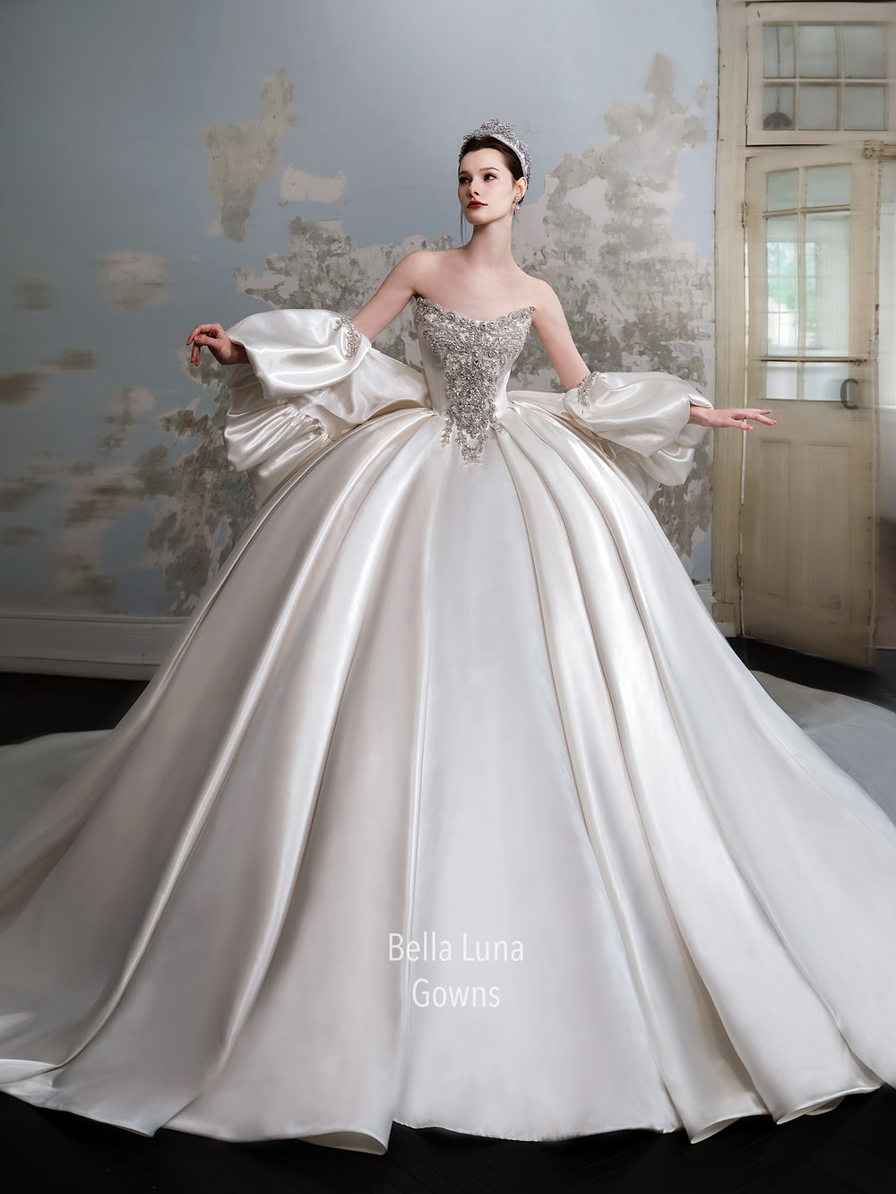 Custom Ball Gown Wedding Dress: Timeless Elegance with Personalized Detail