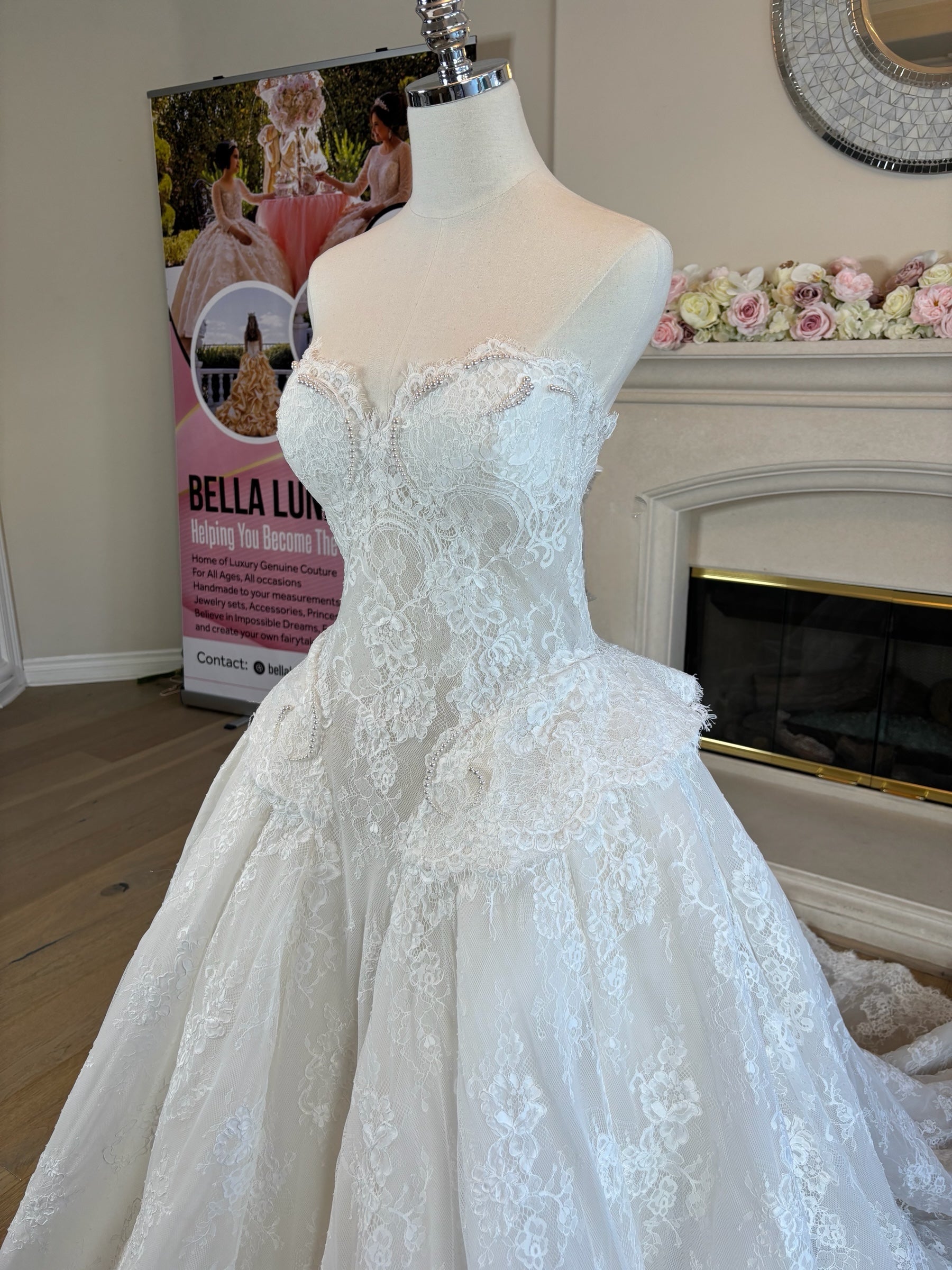 chinese dress ladies Custom Lace Ball Gown Wedding Dress with Chapel Train Custom Size